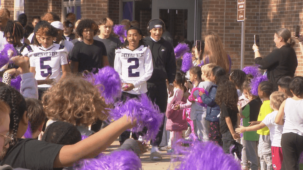 Green Bay West students send off football team for first playoff appearance in decades — Fox 11 Green Bay Sports, Waco Schools news