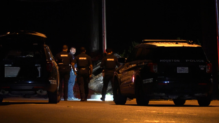 36-year-old DJ killed after being ejected from car in rollover crash, Houston police say — KHOU 11 (Houston), Waco Community news