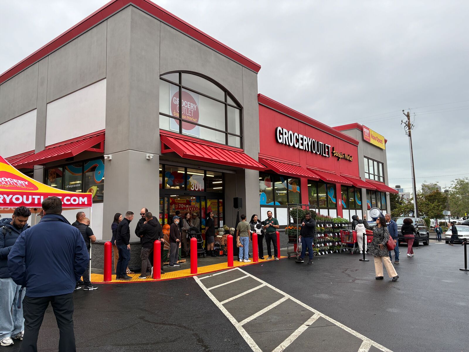 New Grocery Outlet opens in Oakland’s Eastlake neighborhood — The Oaklandside, Waco Business news